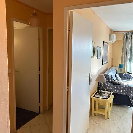 La Bluette - T2 - De Peguiere - St Raphael アパート